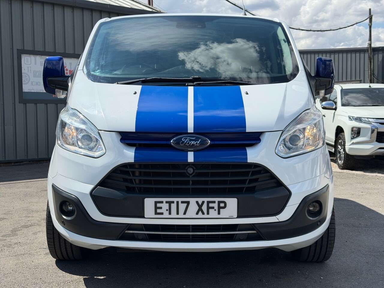 A 2017 FORD TRANSIT CUSTOM 2.0 TDCi 270 Limited Panel Van 5dr Diesel Manual L1 H1 (157 g/km, 128 bhp) A 2017 FORD TRANSIT CUSTOM 2.0 TDCi 270 Limited Panel Van 5dr Diesel Manual L1 H1 (157 g/km, 128 bhp)