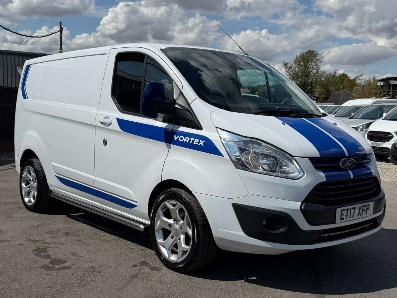 A 2017 FORD TRANSIT CUSTOM 2.0 TDCi 270 Limited Panel Van 5dr Diesel Manual L1 H1 (157 g/km, 128 bhp) A 2017 FORD TRANSIT CUSTOM 2.0 TDCi 270 Limited Panel Van 5dr Diesel Manual L1 H1 (157 g/km, 128 bhp)