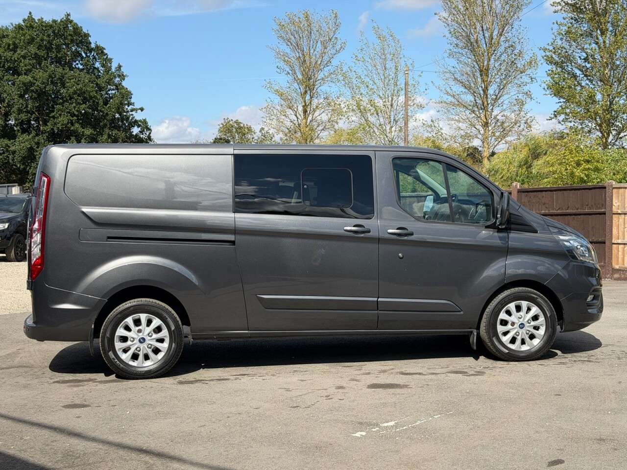 A 2018 FORD TRANSIT CUSTOM 2.0 300 EcoBlue Limited Crew Van Double Cab 5dr Diesel Manual L2 H1 Euro 6 A 2018 FORD TRANSIT CUSTOM 2.0 300 EcoBlue Limited Crew Van Double Cab 5dr Diesel Manual L2 H1 Euro 6