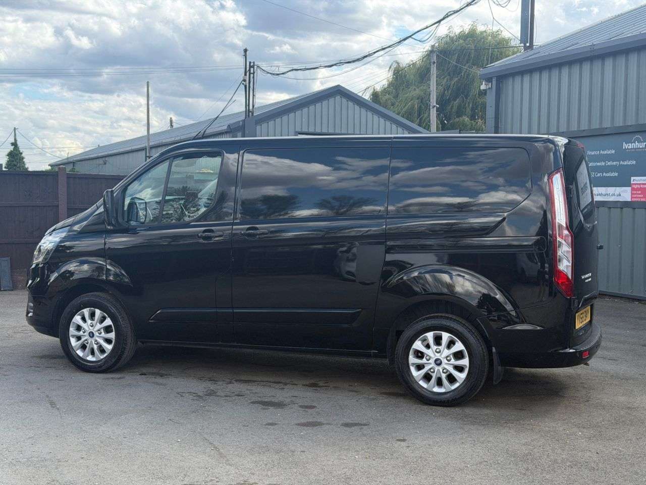 A 2018 FORD TRANSIT CUSTOM 2.0 280 EcoBlue Limited Panel Van 5dr Diesel Manual L1 H1 Euro 6 (130 ps) A 2018 FORD TRANSIT CUSTOM 2.0 280 EcoBlue Limited Panel Van 5dr Diesel Manual L1 H1 Euro 6 (130 ps)