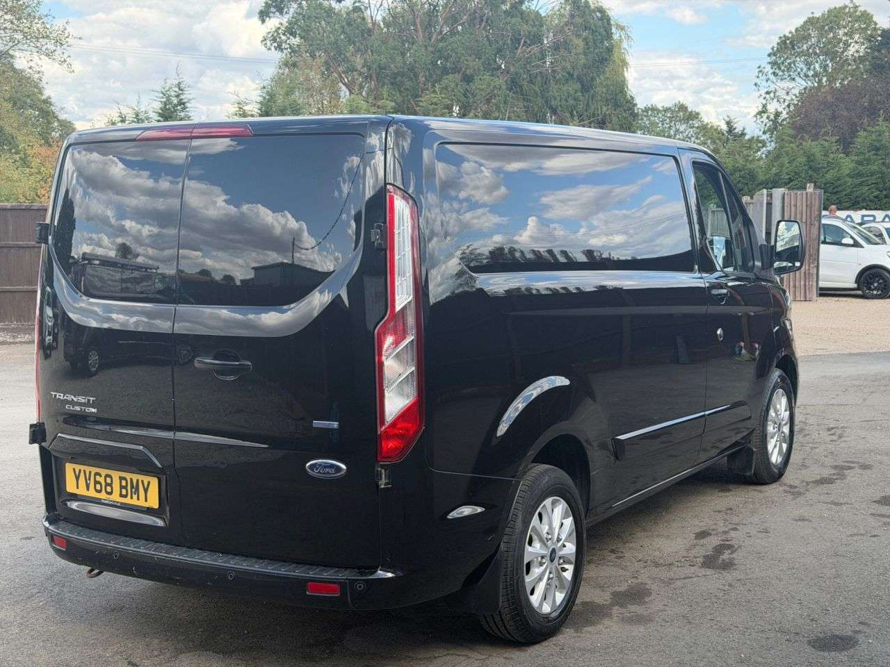 A 2018 FORD TRANSIT CUSTOM 2.0 280 EcoBlue Limited Panel Van 5dr Diesel Manual L1 H1 Euro 6 (130 ps) A 2018 FORD TRANSIT CUSTOM 2.0 280 EcoBlue Limited Panel Van 5dr Diesel Manual L1 H1 Euro 6 (130 ps)