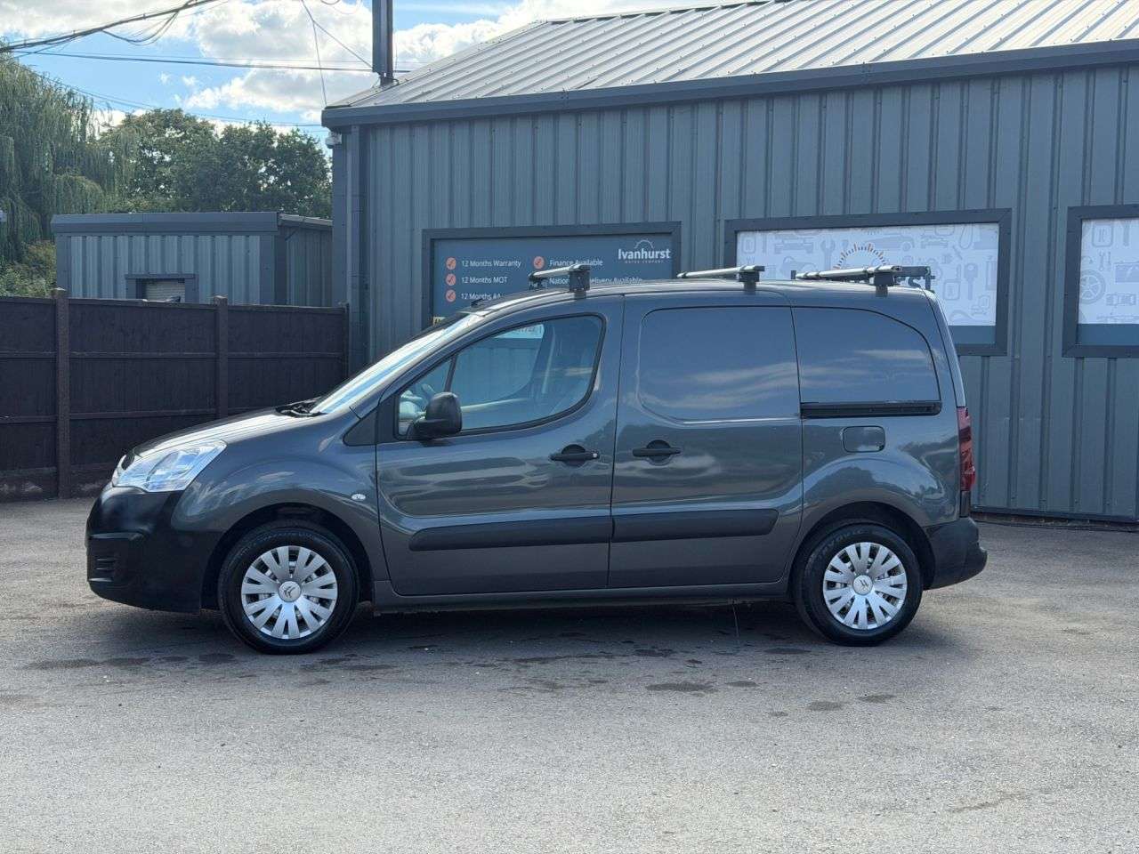 A 2016 CITROEN BERLINGO 1.6 HDi 625 LX Panel Van 5dr Diesel Manual L1 (132 g/km, 90 bhp) A 2016 CITROEN BERLINGO 1.6 HDi 625 LX Panel Van 5dr Diesel Manual L1 (132 g/km, 90 bhp)