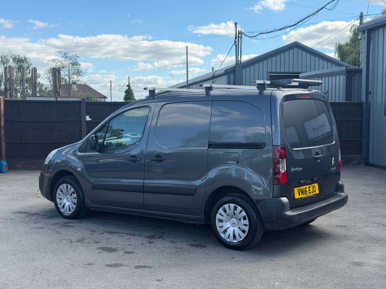 A 2016 CITROEN BERLINGO 1.6 HDi 625 LX Panel Van 5dr Diesel Manual L1 (132 g/km, 90 bhp) A 2016 CITROEN BERLINGO 1.6 HDi 625 LX Panel Van 5dr Diesel Manual L1 (132 g/km, 90 bhp)