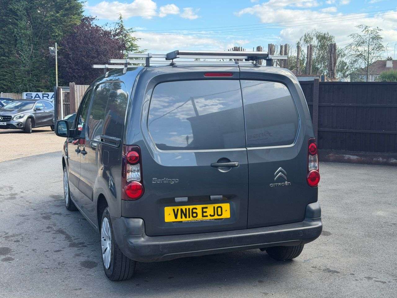A 2016 CITROEN BERLINGO 1.6 HDi 625 LX Panel Van 5dr Diesel Manual L1 (132 g/km, 90 bhp) A 2016 CITROEN BERLINGO 1.6 HDi 625 LX Panel Van 5dr Diesel Manual L1 (132 g/km, 90 bhp)