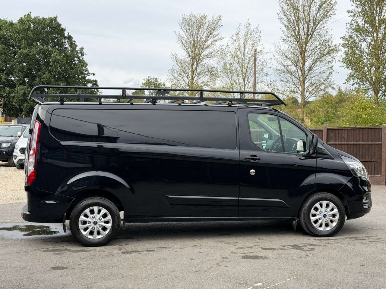 A 2022 FORD TRANSIT CUSTOM 2.0 300 EcoBlue Limited Panel Van 5dr Diesel Manual L2 H1 Euro 6 (s/s) (130 A 2022 FORD TRANSIT CUSTOM 2.0 300 EcoBlue Limited Panel Van 5dr Diesel Manual L2 H1 Euro 6 (s/s) (130