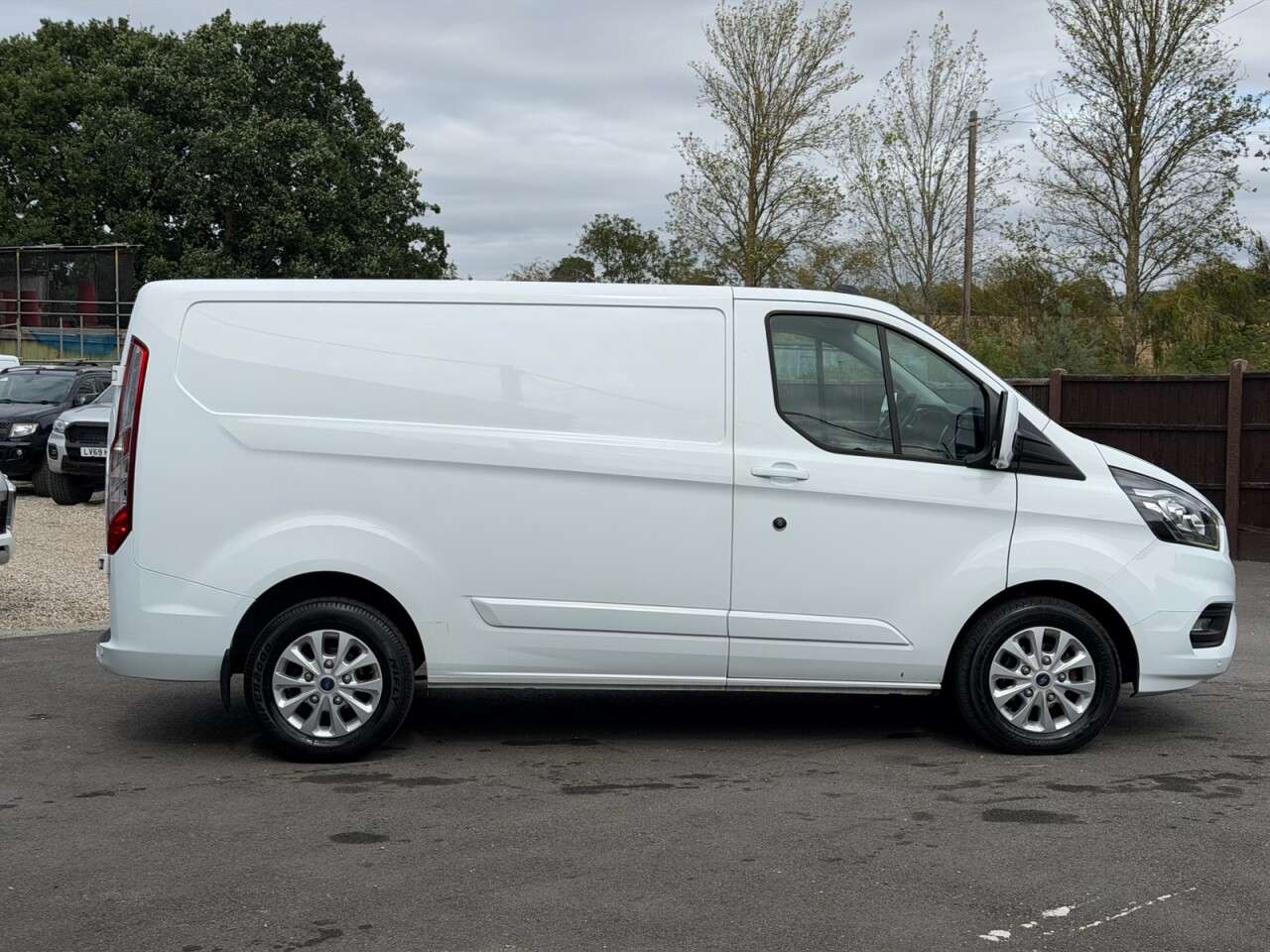 A 2021 FORD TRANSIT CUSTOM 2.0 300 EcoBlue Limited Panel Van 5dr Diesel Auto L1 H1 Euro 6 (s/s) (170 p A 2021 FORD TRANSIT CUSTOM 2.0 300 EcoBlue Limited Panel Van 5dr Diesel Auto L1 H1 Euro 6 (s/s) (170 p