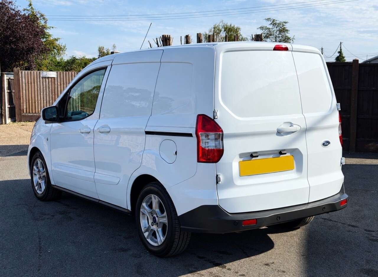 A 2022 FORD TRANSIT COURIER 1.5 TDCi Limited Panel Van 5dr Diesel Manual L1 Euro 6 (100 ps) A 2022 FORD TRANSIT COURIER 1.5 TDCi Limited Panel Van 5dr Diesel Manual L1 Euro 6 (100 ps)