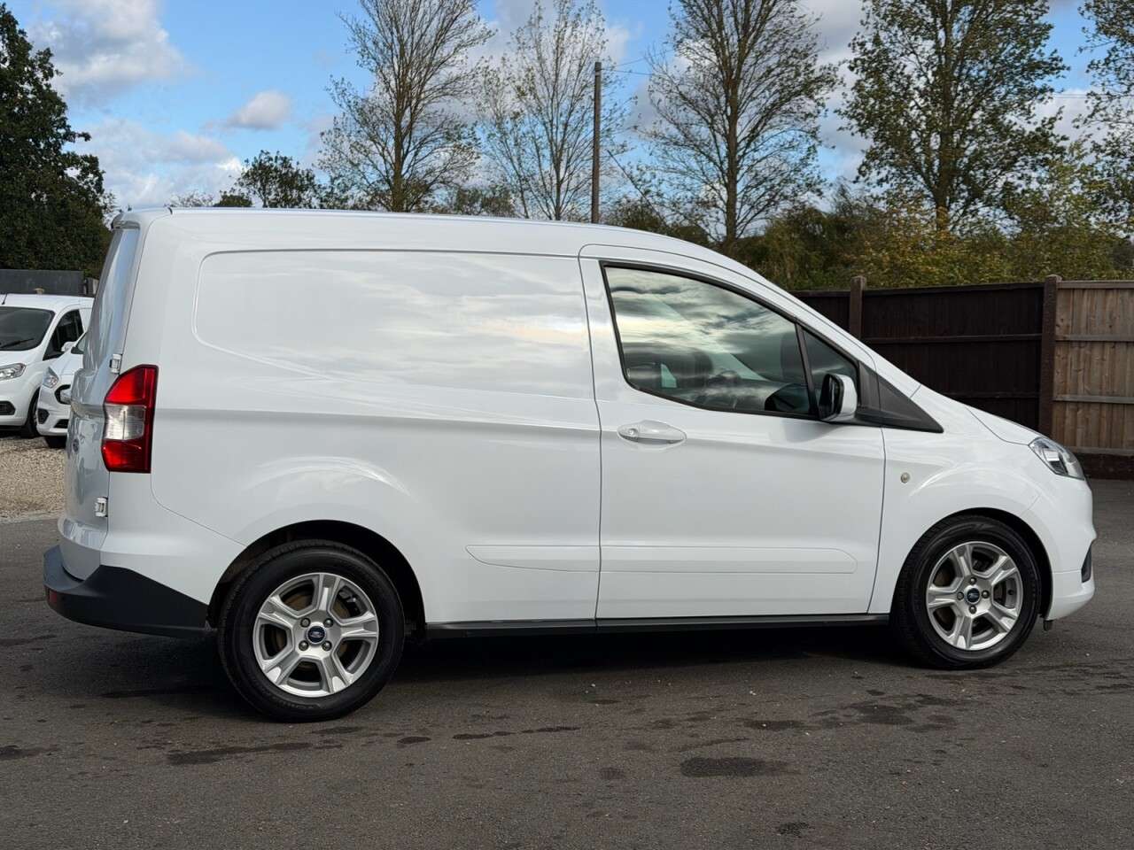 A 2022 FORD TRANSIT COURIER 1.5 TDCi Limited Panel Van 5dr Diesel Manual L1 Euro 6 (100 ps) A 2022 FORD TRANSIT COURIER 1.5 TDCi Limited Panel Van 5dr Diesel Manual L1 Euro 6 (100 ps)