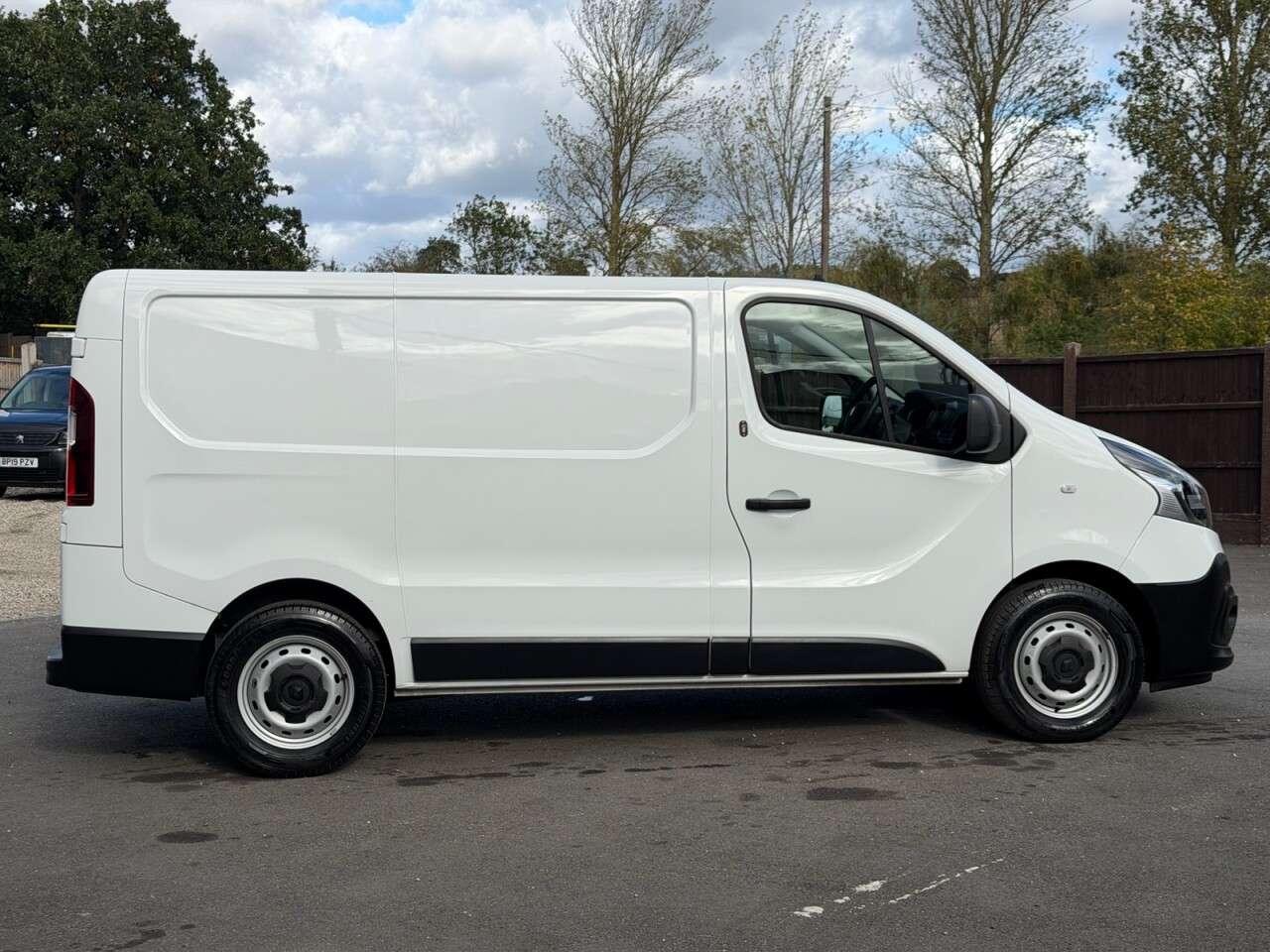 A 2021 RENAULT TRAFIC 2.0 dCi ENERGY 28 Business+ Panel Van 5dr Diesel EDC SWB Standard Roof Euro A 2021 RENAULT TRAFIC 2.0 dCi ENERGY 28 Business+ Panel Van 5dr Diesel EDC SWB Standard Roof Euro