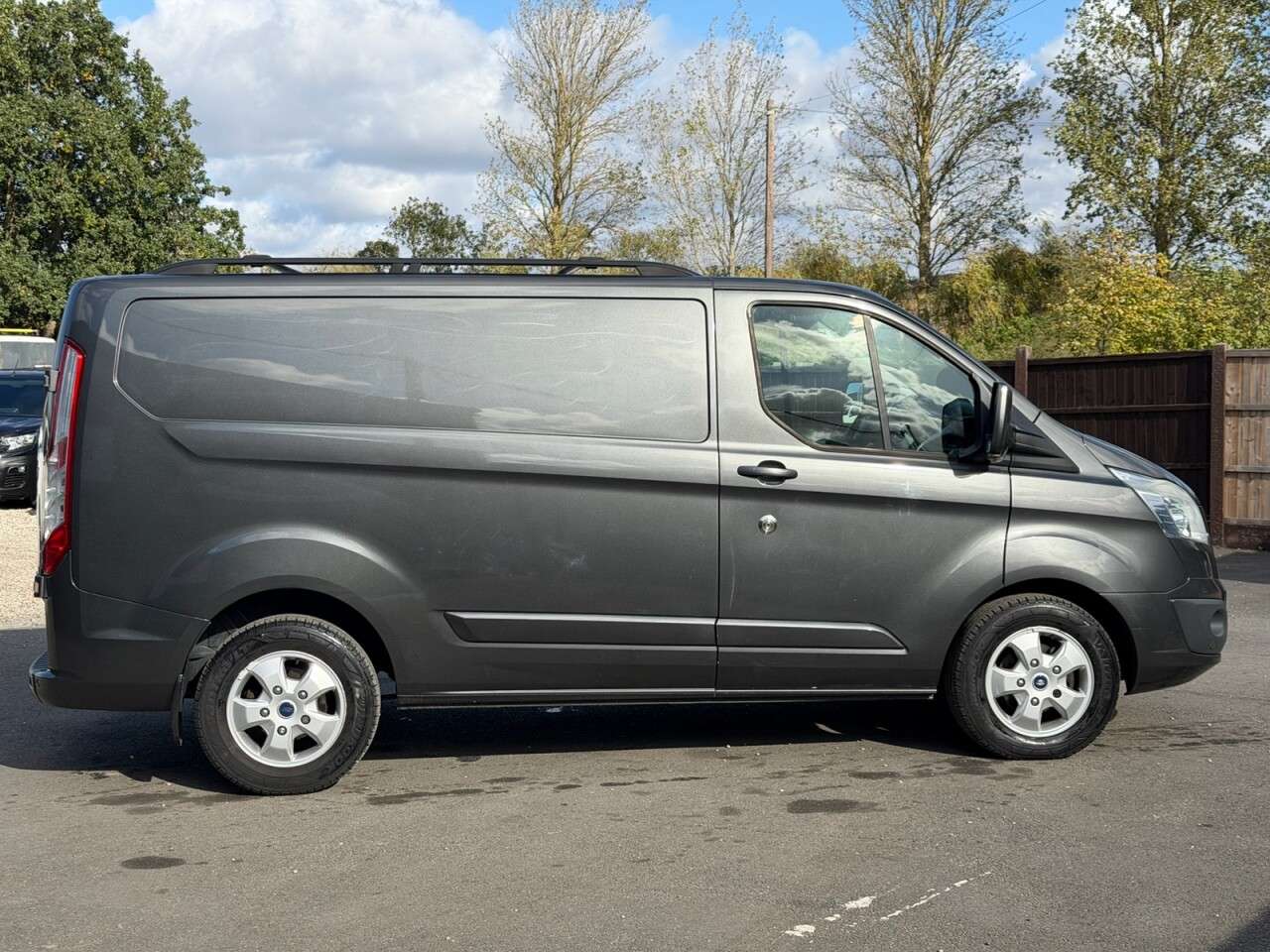 A 2017 FORD TRANSIT CUSTOM 2.0 TDCi 270 Limited Panel Van 5dr Diesel Manual L1 H1 (163 g/km, 128 bhp) A 2017 FORD TRANSIT CUSTOM 2.0 TDCi 270 Limited Panel Van 5dr Diesel Manual L1 H1 (163 g/km, 128 bhp)