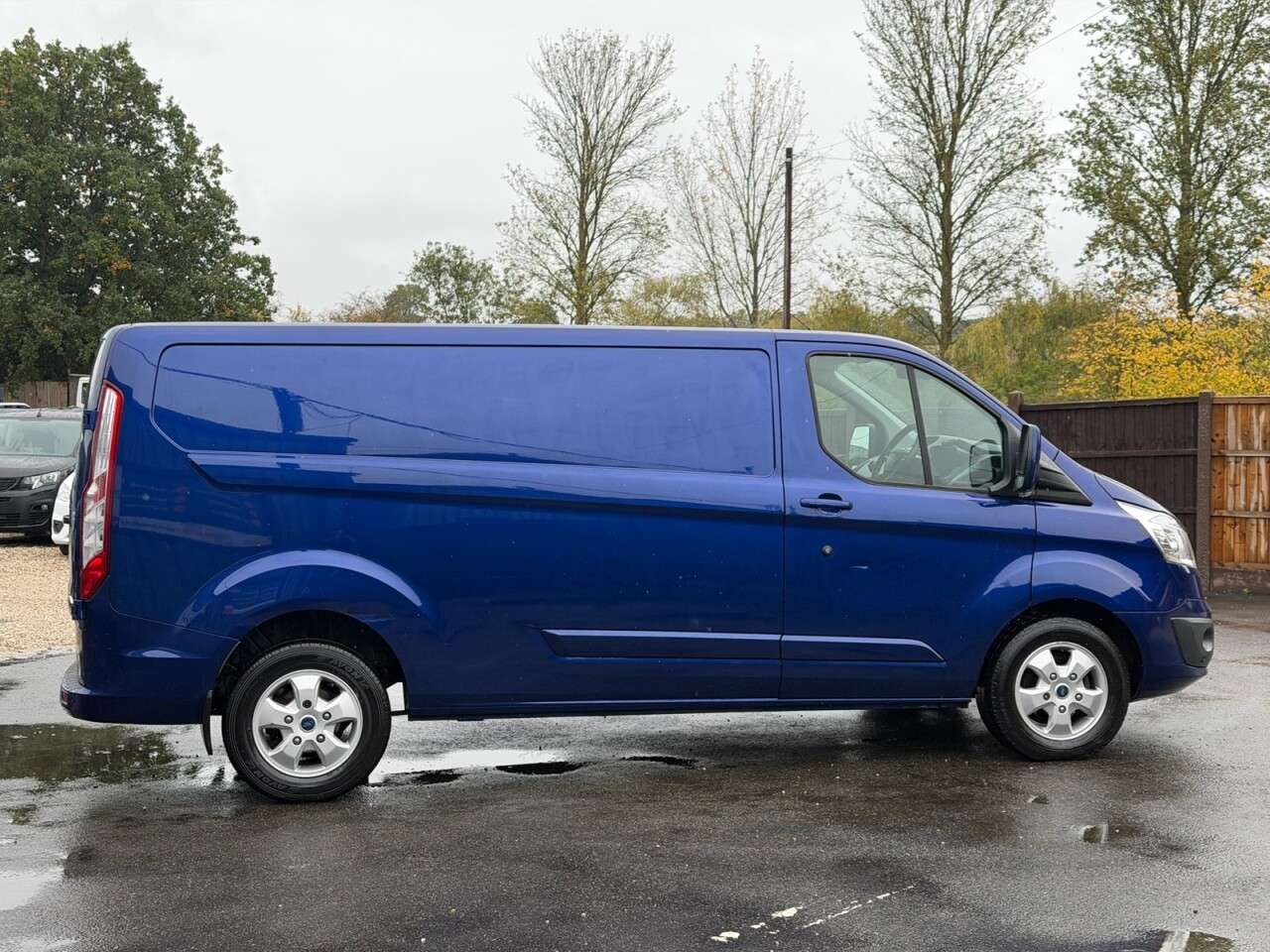 A 2017 FORD TRANSIT CUSTOM 2.0 TDCi 290 Limited Panel Van 5dr Diesel Manual L2 H2 (157 g/km, 128 bhp) A 2017 FORD TRANSIT CUSTOM 2.0 TDCi 290 Limited Panel Van 5dr Diesel Manual L2 H2 (157 g/km, 128 bhp)