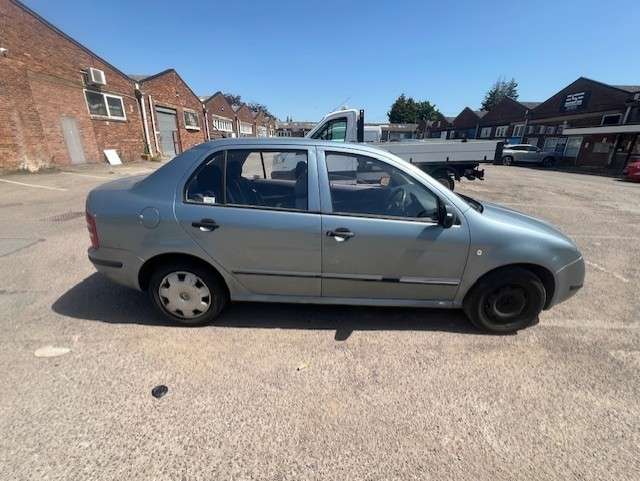 A 2002 SKODA FABIA 1.4 16V Classic Saloon 4dr Petrol Manual (170 g/km, 100 bhp) A 2002 SKODA FABIA 1.4 16V Classic Saloon 4dr Petrol Manual (170 g/km, 100 bhp)