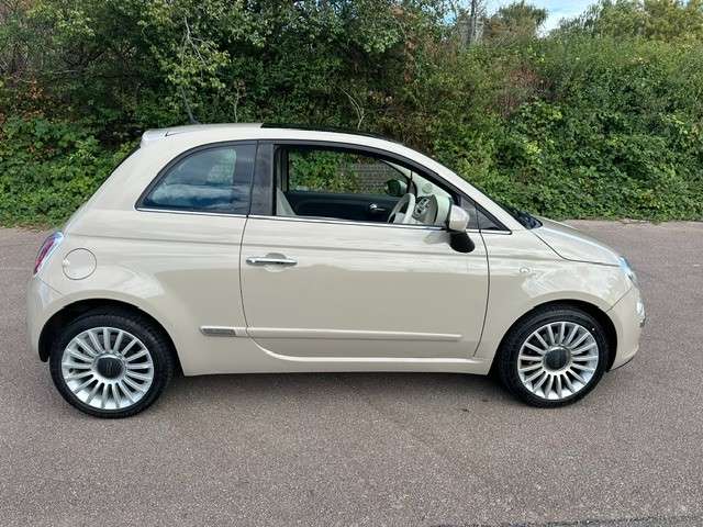 A 2015 FIAT 500 1.2 Lounge Hatchback 3dr Petrol Manual Euro 6 (s/s) (69 bhp) A 2015 FIAT 500 1.2 Lounge Hatchback 3dr Petrol Manual Euro 6 (s/s) (69 bhp)