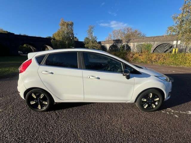 A 2016 FORD FIESTA 1.0T EcoBoost Zetec White Edition Hatchback 5dr Petrol Manual Euro 6 (s/s) (100 ps) A 2016 FORD FIESTA 1.0T EcoBoost Zetec White Edition Hatchback 5dr Petrol Manual Euro 6 (s/s) (100 ps)