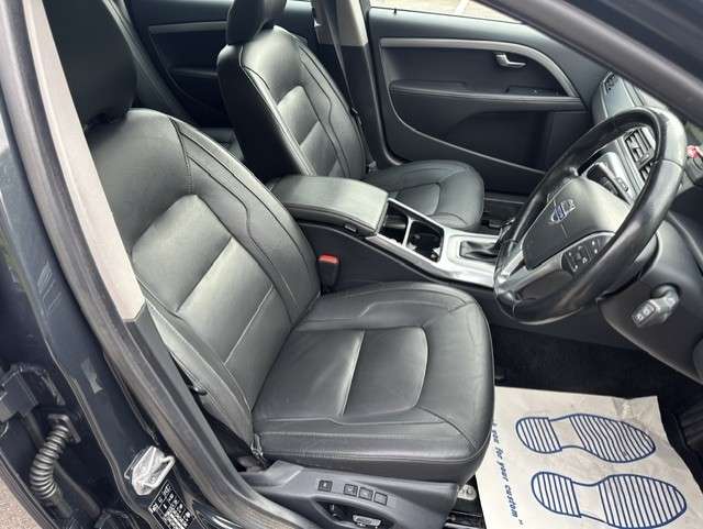 2015 VOLVO V70 2015 VOLVO V70