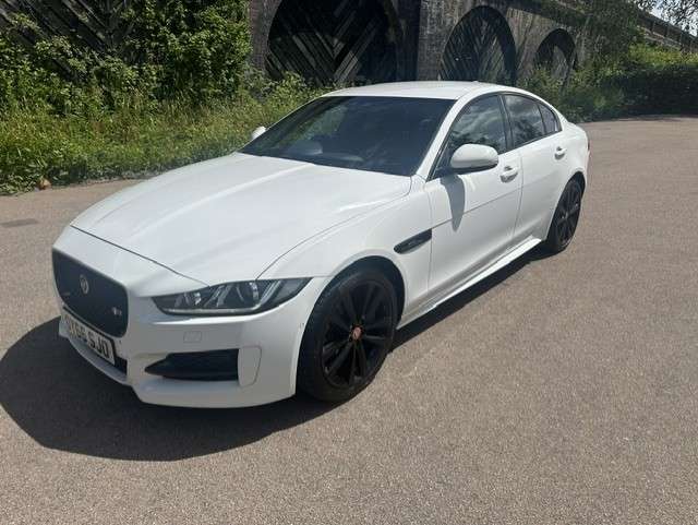 A 2016 JAGUAR XE 2.0d R-Sport Saloon 4dr Diesel Auto AWD Euro 6 (s/s) (180 ps) A 2016 JAGUAR XE 2.0d R-Sport Saloon 4dr Diesel Auto AWD Euro 6 (s/s) (180 ps)