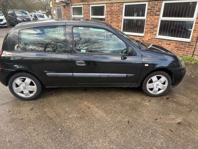 A 2003 RENAULT CLIO 1.2 Extreme Hatchback 3dr Petrol Manual (139 g/km, 75 bhp) A 2003 RENAULT CLIO 1.2 Extreme Hatchback 3dr Petrol Manual (139 g/km, 75 bhp)