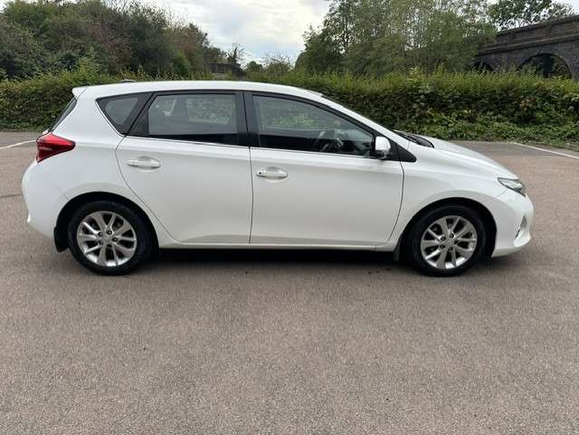 A 2013 TOYOTA AURIS 1.6 V-Matic Icon Hatchback 5dr Petrol Manual Euro 5 (132 ps) A 2013 TOYOTA AURIS 1.6 V-Matic Icon Hatchback 5dr Petrol Manual Euro 5 (132 ps)