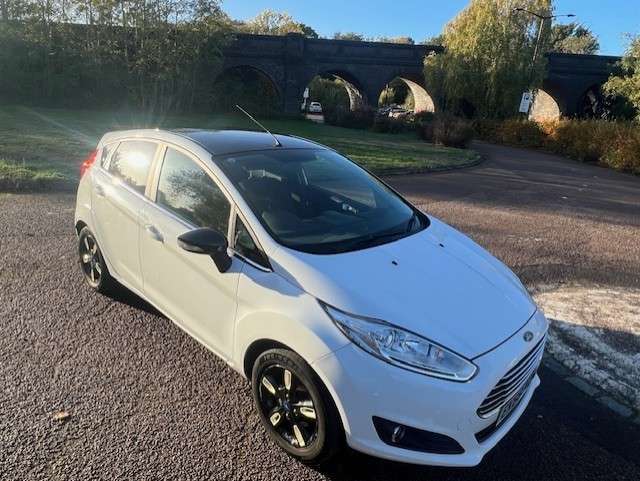 A 2016 FORD FIESTA 1.0T EcoBoost Zetec White Edition Hatchback 5dr Petrol Manual Euro 6 (s/s) (100 ps) A 2016 FORD FIESTA 1.0T EcoBoost Zetec White Edition Hatchback 5dr Petrol Manual Euro 6 (s/s) (100 ps)