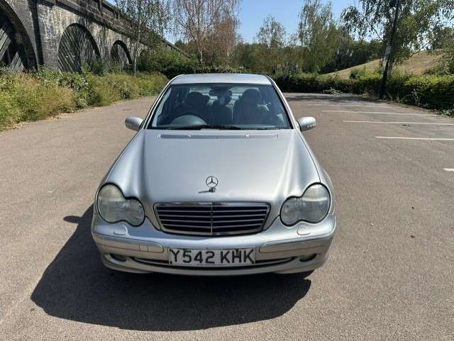 A 2001 MERCEDES-BENZ C CLASS 2.0 C180 Avantgarde Saloon 4dr Petrol Automatic (227 g/km, 129 bhp) A 2001 MERCEDES-BENZ C CLASS 2.0 C180 Avantgarde Saloon 4dr Petrol Automatic (227 g/km, 129 bhp)
