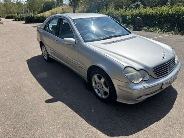 A 2001 MERCEDES-BENZ C CLASS 2.0 C180 Avantgarde Saloon 4dr Petrol Automatic (227 g/km, 129 bhp) A 2001 MERCEDES-BENZ C CLASS 2.0 C180 Avantgarde Saloon 4dr Petrol Automatic (227 g/km, 129 bhp)