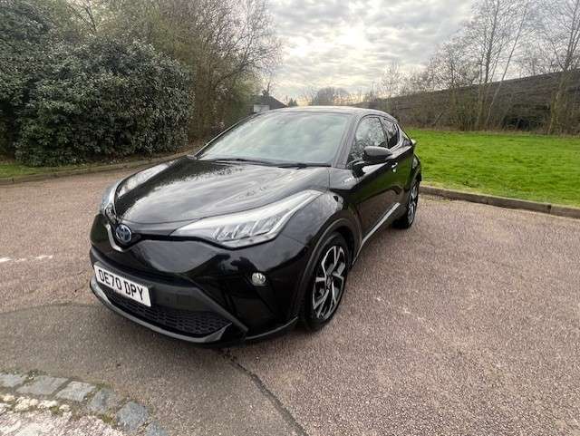 A 2020 TOYOTA C-HR 1.8 VVT-h Design SUV 5dr Petrol Hybrid CVT Euro 6 (s/s) (122 ps) A 2020 TOYOTA C-HR 1.8 VVT-h Design SUV 5dr Petrol Hybrid CVT Euro 6 (s/s) (122 ps)