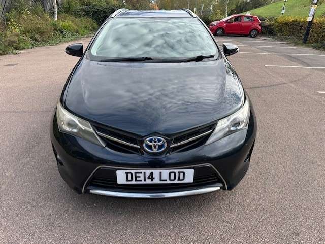 A 2014 TOYOTA AURIS 1.8 VVT-h Icon+ Touring Sports 5dr Petrol Hybrid CVT Euro 5 (s/s) (136 ps) A 2014 TOYOTA AURIS 1.8 VVT-h Icon+ Touring Sports 5dr Petrol Hybrid CVT Euro 5 (s/s) (136 ps)