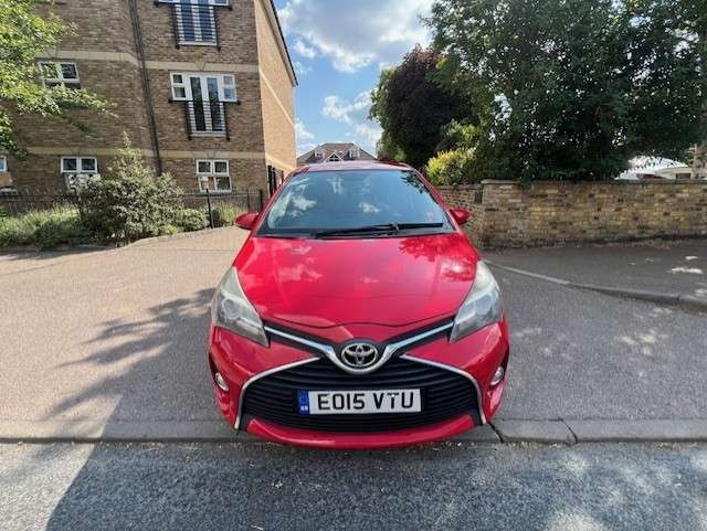 A 2015 TOYOTA YARIS 1.33 Dual VVT-i Icon Hatchback 5dr Petrol Manual Euro 5 Euro 5 (99 ps) A 2015 TOYOTA YARIS 1.33 Dual VVT-i Icon Hatchback 5dr Petrol Manual Euro 5 Euro 5 (99 ps)
