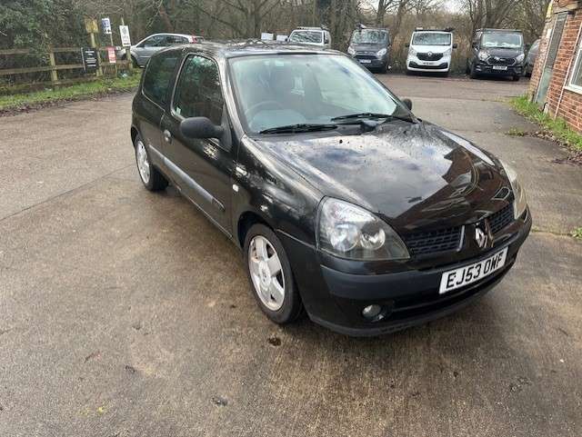 A 2003 RENAULT CLIO 1.2 Extreme Hatchback 3dr Petrol Manual (139 g/km, 75 bhp) A 2003 RENAULT CLIO 1.2 Extreme Hatchback 3dr Petrol Manual (139 g/km, 75 bhp)