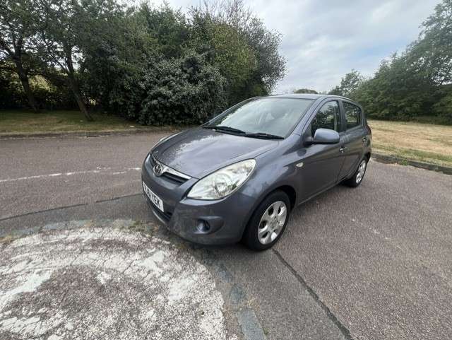 A 2011 HYUNDAI I20 1.4 Comfort Hatchback 5dr Petrol Manual Euro 5 (99 bhp) A 2011 HYUNDAI I20 1.4 Comfort Hatchback 5dr Petrol Manual Euro 5 (99 bhp)