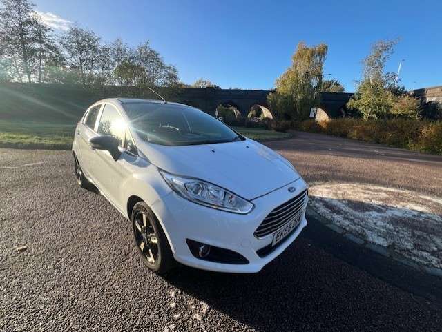 A 2016 FORD FIESTA 1.0T EcoBoost Zetec White Edition Hatchback 5dr Petrol Manual Euro 6 (s/s) (100 ps) A 2016 FORD FIESTA 1.0T EcoBoost Zetec White Edition Hatchback 5dr Petrol Manual Euro 6 (s/s) (100 ps)