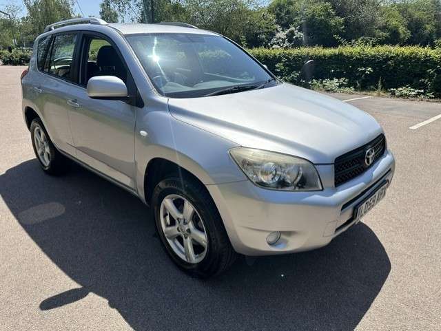 A 2009 TOYOTA RAV4 A 2009 TOYOTA RAV4