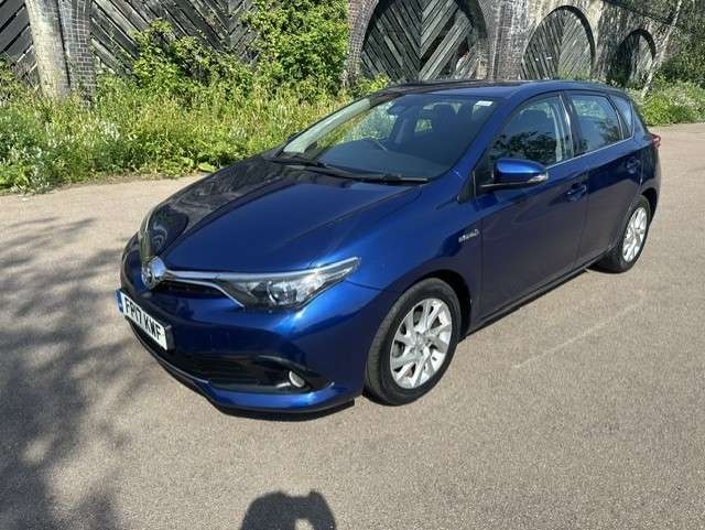 A 2017 TOYOTA AURIS 1.8 VVT-h Business Edition Hatchback 5dr Petrol Hybrid CVT Euro 6 (s/s) (Safety Sense) (136 ps) A 2017 TOYOTA AURIS 1.8 VVT-h Business Edition Hatchback 5dr Petrol Hybrid CVT Euro 6 (s/s) (Safety Sense) (136 ps)
