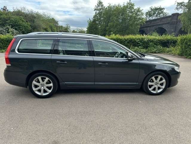 A 2015 VOLVO V70 2.0 D4 SE Lux Estate 5dr Diesel Auto Euro 6 (s/s) (181 ps) A 2015 VOLVO V70 2.0 D4 SE Lux Estate 5dr Diesel Auto Euro 6 (s/s) (181 ps)
