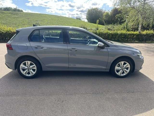 A 2020 VOLKSWAGEN GOLF 1.0 TSI Life Hatchback 5dr Petrol Manual Euro 6 (s/s) (110 ps) A 2020 VOLKSWAGEN GOLF 1.0 TSI Life Hatchback 5dr Petrol Manual Euro 6 (s/s) (110 ps)