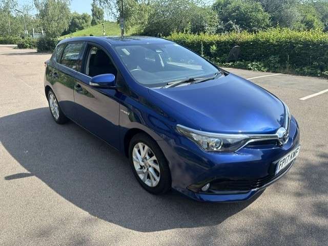 A 2017 TOYOTA AURIS 1.8 VVT-h Business Edition Hatchback 5dr Petrol Hybrid CVT Euro 6 (s/s) (Safety Sense) (136 ps) A 2017 TOYOTA AURIS 1.8 VVT-h Business Edition Hatchback 5dr Petrol Hybrid CVT Euro 6 (s/s) (Safety Sense) (136 ps)