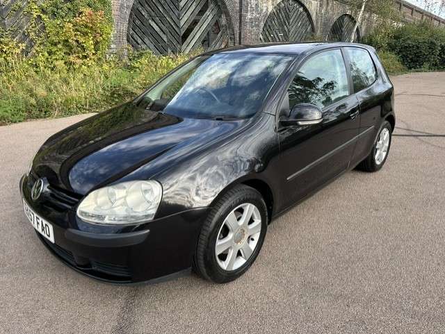 A 2007 VOLKSWAGEN GOLF 1.6 FSI S Hatchback 3dr Petrol Manual (159 g/km, 113 bhp) A 2007 VOLKSWAGEN GOLF 1.6 FSI S Hatchback 3dr Petrol Manual (159 g/km, 113 bhp)