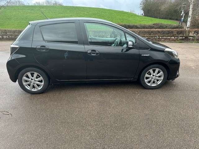A 2014 TOYOTA YARIS 1.5 VVT-h Icon Plus Hatchback 5dr Petrol Hybrid CVT Euro 5 (101 ps) A 2014 TOYOTA YARIS 1.5 VVT-h Icon Plus Hatchback 5dr Petrol Hybrid CVT Euro 5 (101 ps)