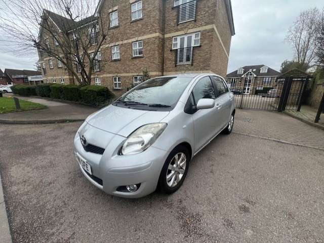 A 2011 TOYOTA YARIS 1.33 Dual VVT-i T Spirit Hatchback 5dr Petrol Manual Euro 5 (s/s) (101 ps) A 2011 TOYOTA YARIS 1.33 Dual VVT-i T Spirit Hatchback 5dr Petrol Manual Euro 5 (s/s) (101 ps)
