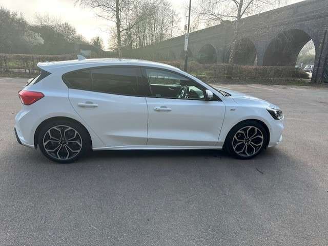 A 2019 FORD FOCUS 1.5T EcoBoost ST-Line X Hatchback 5dr Petrol Auto Euro 6 (s/s) (182 ps) A 2019 FORD FOCUS 1.5T EcoBoost ST-Line X Hatchback 5dr Petrol Auto Euro 6 (s/s) (182 ps)