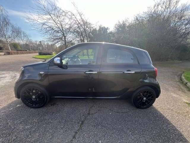 A 2018 SMART FORFOUR 0.9T BRABUS Xclusive Hatchback 5dr Petrol Twinamic Euro 6 (s/s) (109 ps) A 2018 SMART FORFOUR 0.9T BRABUS Xclusive Hatchback 5dr Petrol Twinamic Euro 6 (s/s) (109 ps)