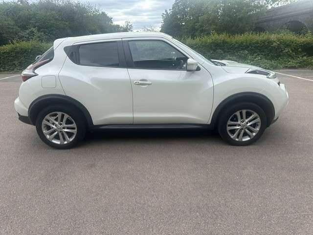A 2017 NISSAN JUKE 1.6 N-Connecta SUV 5dr Petrol XTRON Euro 6 (117 ps) A 2017 NISSAN JUKE 1.6 N-Connecta SUV 5dr Petrol XTRON Euro 6 (117 ps)