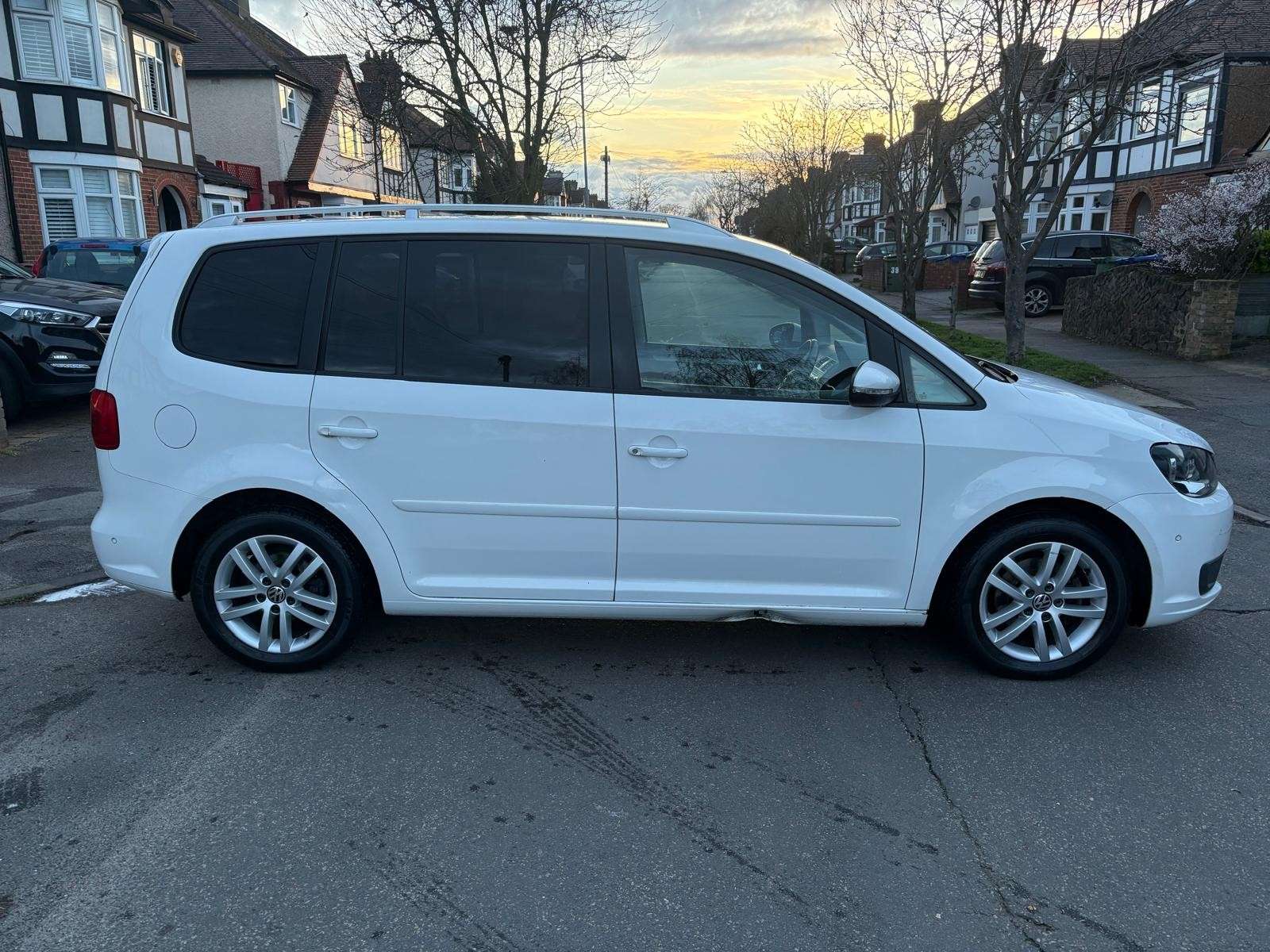 A 2012 VOLKSWAGEN TOURAN 1.6 TDI SE MPV 5dr Diesel Manual Euro 5 (105 ps) A 2012 VOLKSWAGEN TOURAN 1.6 TDI SE MPV 5dr Diesel Manual Euro 5 (105 ps)