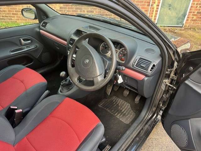 2003 RENAULT CLIO 2003 RENAULT CLIO