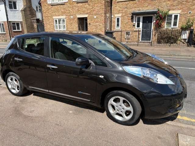 A 2017 NISSAN LEAF 24kWh Acenta Hatchback 5dr Electric Auto (109 bhp) A 2017 NISSAN LEAF 24kWh Acenta Hatchback 5dr Electric Auto (109 bhp)