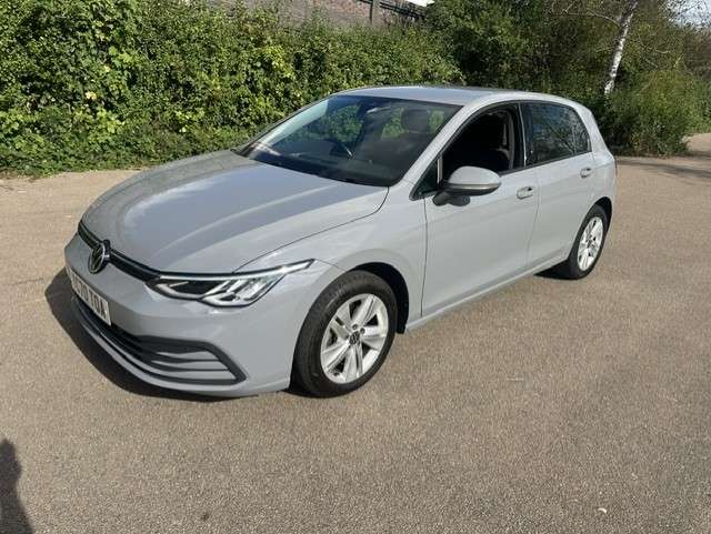 A 2020 VOLKSWAGEN GOLF 1.0 TSI Life Hatchback 5dr Petrol Manual Euro 6 (s/s) (110 ps) A 2020 VOLKSWAGEN GOLF 1.0 TSI Life Hatchback 5dr Petrol Manual Euro 6 (s/s) (110 ps)