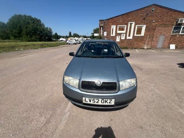 A 2002 SKODA FABIA 1.4 16V Classic Saloon 4dr Petrol Manual (170 g/km, 100 bhp) A 2002 SKODA FABIA 1.4 16V Classic Saloon 4dr Petrol Manual (170 g/km, 100 bhp)