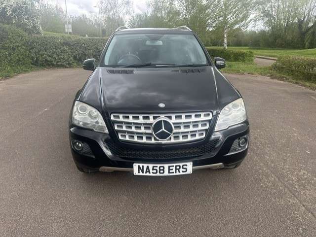 A 2010 MERCEDES-BENZ M CLASS 3.0 ML300 CDI V6 BlueEfficiency Sport SUV 5dr Diesel G-Tronic 4WD Euro 5 (204 ps) A 2010 MERCEDES-BENZ M CLASS 3.0 ML300 CDI V6 BlueEfficiency Sport SUV 5dr Diesel G-Tronic 4WD Euro 5 (204 ps)