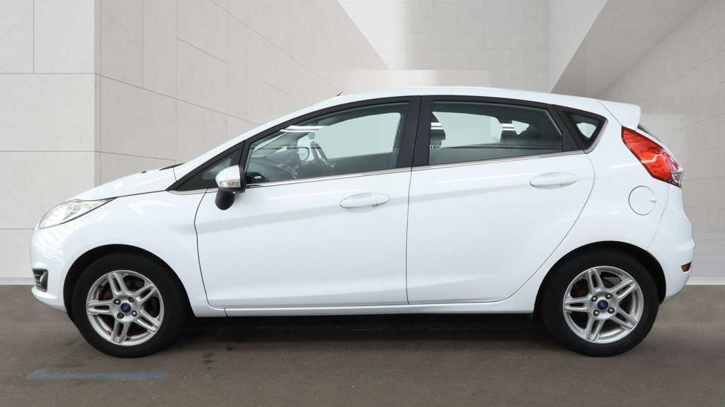 A 2014 FORD FIESTA 1.6 Zetec Hatchback 5dr Petrol Powershift Euro 5 (105 ps) A 2014 FORD FIESTA 1.6 Zetec Hatchback 5dr Petrol Powershift Euro 5 (105 ps)
