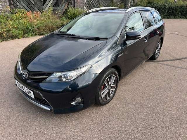 A 2014 TOYOTA AURIS 1.8 VVT-h Icon+ Touring Sports 5dr Petrol Hybrid CVT Euro 5 (s/s) (136 ps) A 2014 TOYOTA AURIS 1.8 VVT-h Icon+ Touring Sports 5dr Petrol Hybrid CVT Euro 5 (s/s) (136 ps)